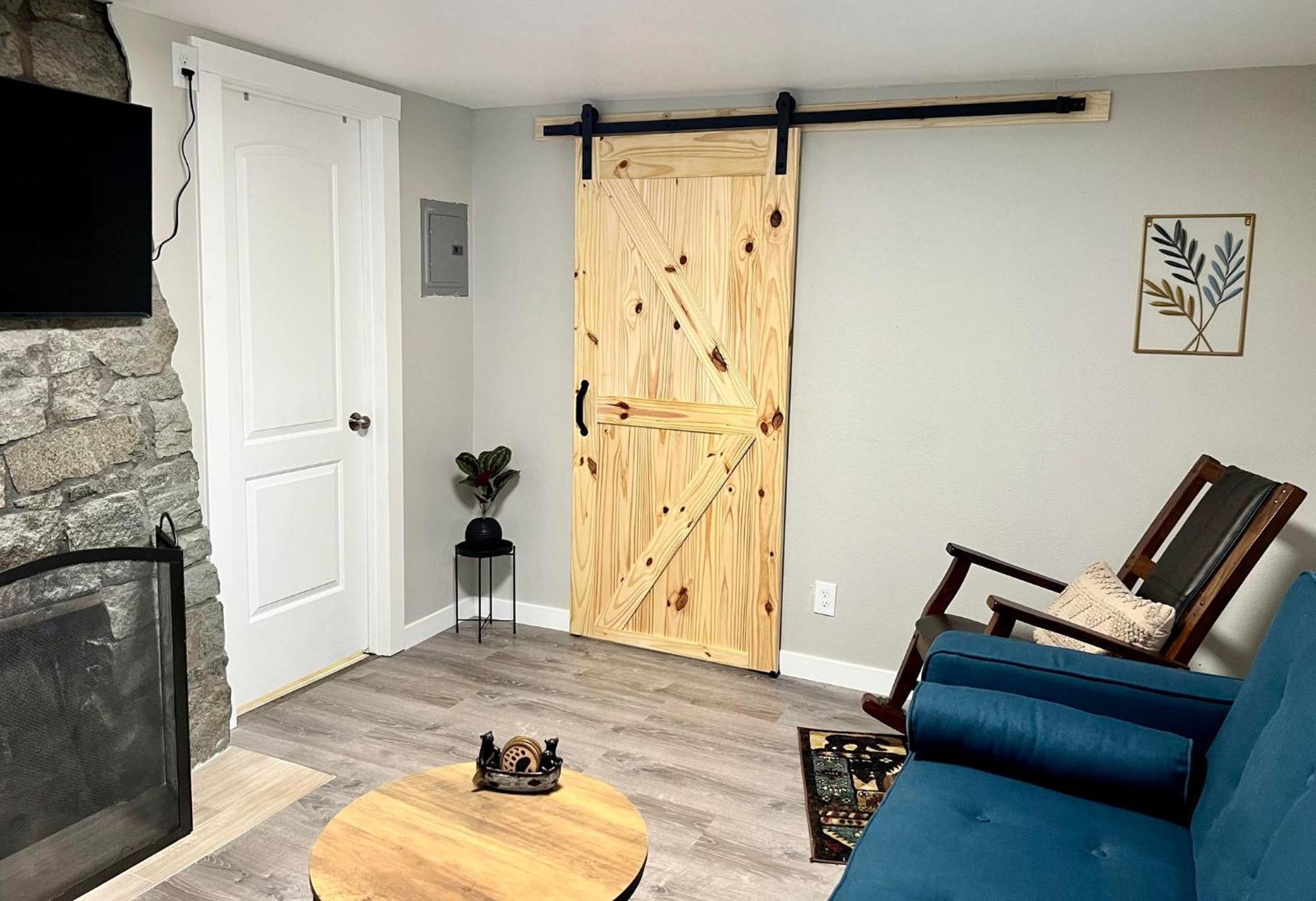 Log House In Heart Of Anchorage Apartment Exterior photo